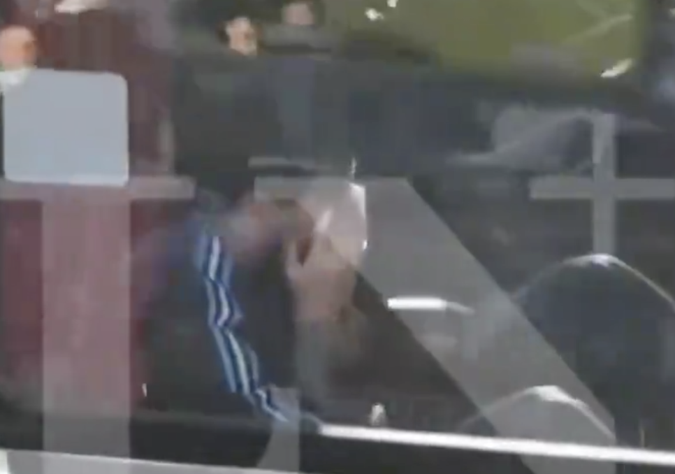 完美体育官网在线登录39岁梅西不断擦眼泪！首发出战国家队告别战 球迷朝他大喊“博士”