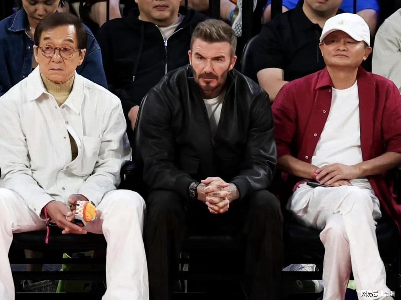 完美体育官网在线登录62岁马云现身NBA中国赛！猛拍成龙大腿 与贝克汉姆蔡崇信热聊
